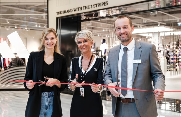 V.l.n.r.: Katharina Zeiler (URW Leasing), Manuela Hofer (adidas Store-Leitung) und Zsolt Juhasz (General Manager SCS) beim adidas Store-Opening