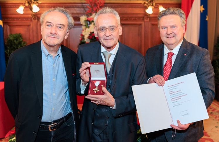 V.l.n.r.: Kulturjournalist & Laudator Heinz Sichrovsky, Verleger Christian W. Mucha und Wiener Bürgermeister Michael Ludwig