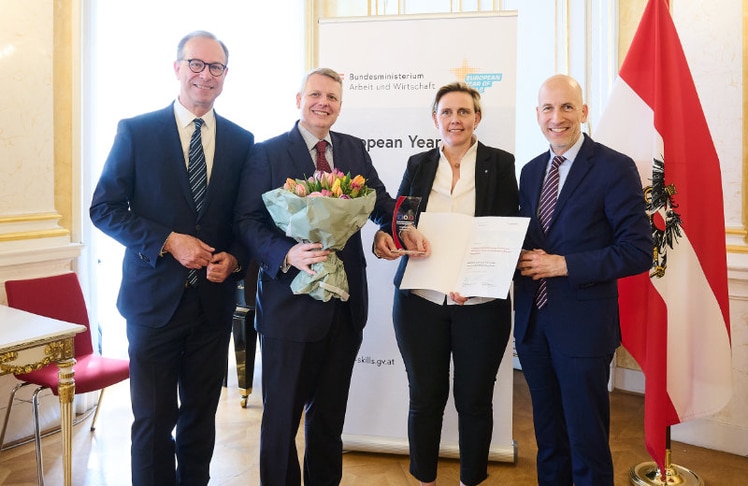 
V.l.n.r.: Georg Konetzky, Sektionschef BMAW, Christian Nowak, Geschäftsführer BFI Wien, Brigitte Gottschall, Geschäftsführerin Jugend am Werk und Bundesminister Martin Kocher © BMBWF/Sabine Klimpt
