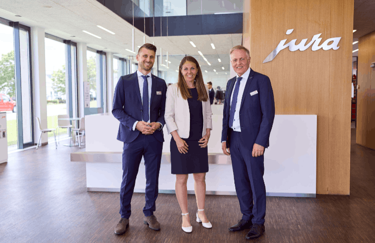 V.l.n.r.: Matthias Konzett (Head of Finance Jura Österreich), Annette Göbel (Verkaufsförderungsleitung Jura Österreich), Andreas Hechenblaikner (Geschäftsführer Jura Österreich) © Jura