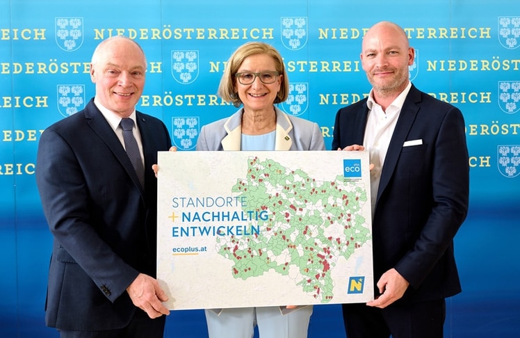 V.l.n.r.:  ecoplus Geschäftsführer Helmut Miernicki, Landeshauptfrau Johanna Mikl-Leitner, Ludwig Starkl, Geschäftsführer Ludwig Starkl GmbH & Co KG © NLK/Pfeiffer