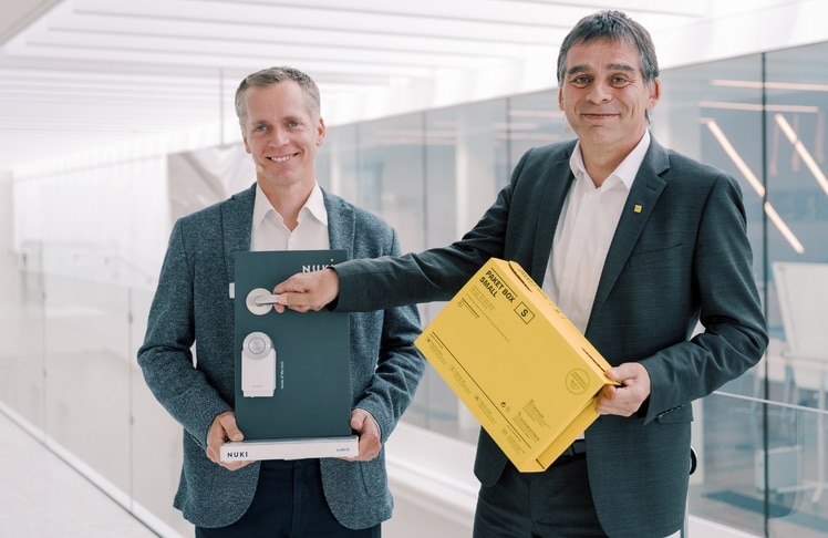 Martin Pansy, Gründer und CEO, Nuki Home Solutions (links), mit Peter Umundum, Vorstandsdirektor für Paket & Logistik, Österreichische Post AG © Österreichische Post AG