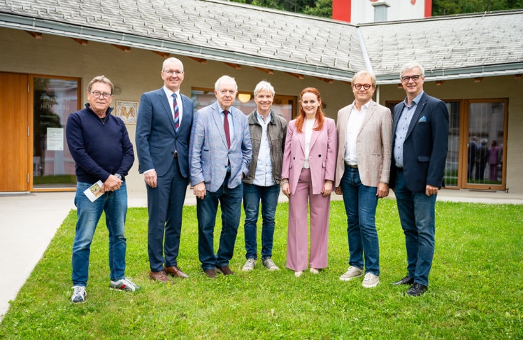 V.l.n.r.: GR Eduard Dusek, Martin Heilinger, Regionaldirektor Baden Volksbank  Wien , BGM Weissenbach Johann Miedl, Vizebürgermeister Gerhard Leutgeb, Laura Sachslehner, Joseph Miedl, Wirtschaftsforum Triestingtal und Franz Haigl Wirtschaftsforum Triestingtal © Christian Dusek