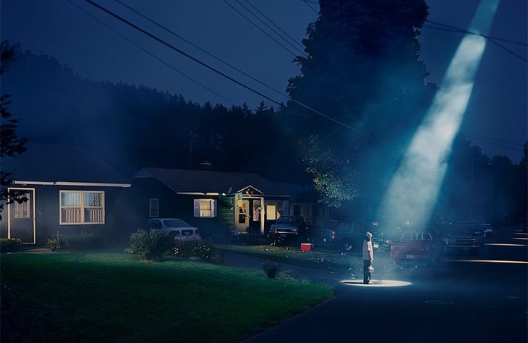 Ohne Titel, dafür aus der umso berühmteren Serie Twilight (1998-2002), mit der Greogory Crewdson einst berühmt wurde. ©Gregory Crewdson