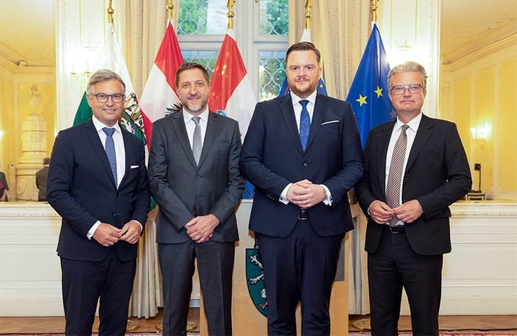 V.l.n.r.: Die Finanzminister Magnus Brunner (Österreich), Klemen Boštjančič (Slowenien) und Marko Primorac (Kroatien) mit Landeshauptmann Christopher Drexler im Weißen Saal der Grazer Burg. ©Land Steiermark/Benjamin Gasser