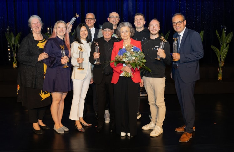 V.l.n.r. vorne: Eva Danninger und Elisabeth Andrieux, Sok-Kheng Taing (Dynatrace), Franz und Edita Grad, Patrick Haidinger (FiveSquare), Ernst Mayer (Fussl Modestraße)
V.l.n.r. hinten: Bernhard Obermayr (Weber Hydraulik), Bernd Greifeneder (Dynatrace), Hans-Peter Pichler (FiveSquare) © LEADERSNET/C. Holzinger