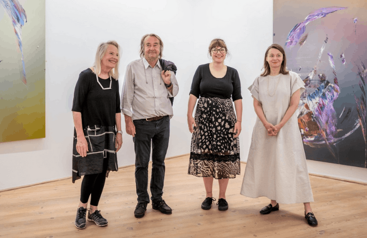 V.l.n.r.: Margund Lössl (Galerie 422), Hubert Scheibl (Künstler), Marlene Poeckh (Galerie 422) und Luisa Ziaja (Chefkuratorin Belvedere Wien) © Karin Hackl/Galerie 422