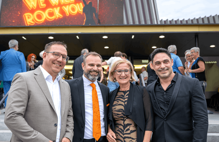 V.l.n.r.: Bürgermeister Christian Haberhauer, Produzent Christoph Heigl, Landeshauptfrau Johanna Mikl-Leitner und Intendant Alex Balga © NLK Pfeffer