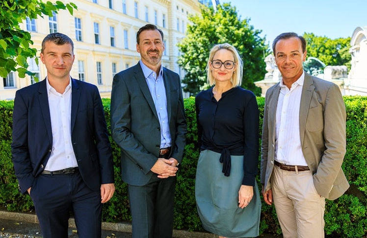 V.l.n.r.: Markus Hölzl (Leiter des Risk Management Consulting Teams und Partner bei EY), Roland Otto (Director Corporate Sales CRIF Austria), Ruth Moss (verantwortlich für Nachhaltigkeit bei CRIF Austria) und Gerhard Pichler (Managing Director Business Circle) © LEADERSNET/A. Felten