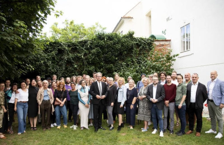 Landeshauptmann Christopher Drexler mit den Mitgliedern der Fokusgruppen sowie den Ehrengästen anlässlich der Abschlussveranstaltung © Sophie Ederer