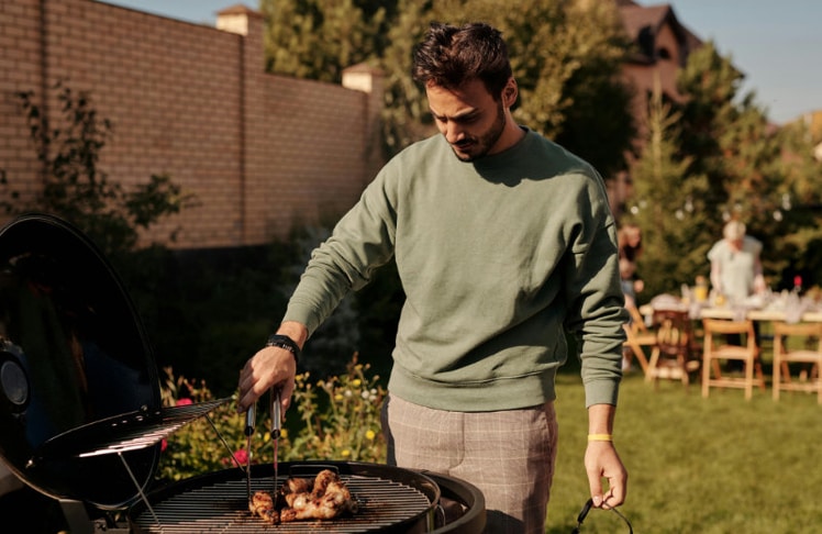 Für die Mehrheit der Befragten ist Grillen eher Männersache © Pexels/Askar Abayev