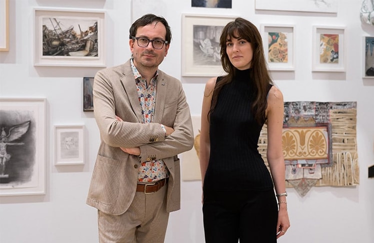 Der Künstlerische Leiter des Künstlerhauses und Kurator der Ausstellung Günther Oberhollenzer zusammen mit der kuratorische Assistenz Melanie Brandstetter ©eSeL / Johanna Pianka