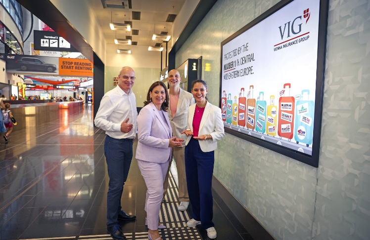 V.l.n.r.: Walter Pfann (Diplomierter Mediaberater bei Airport Media), Ilse Koinig (Leiterin Werbung bei Airport Media), Philipp Hengl (Head of Product & Partner Management DOOH bei Goldbach Austria) und Evelyn Dachs (Product Manager DOOH bei Goldbach Austria) © Rene Wallentin