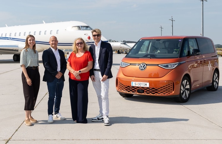 V.l.n.r.: Miriam Walz, Markenleiterin Volkswagen Nutzfahrzeuge und Leiterin Großabnehmer, Flotten und Direktkunden Porsche Austria, Stephan Moser, CFO Flughafen Salzburg, Bettina Ganghofer, Geschäftsführerin Flughafen Salzburg, Wilfried Weitgasser, Geschäftsführer Porsche Austria © Volkswagen AG/Porsche Holding