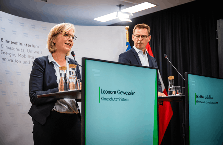 Klimaschutzministerin Leonore Gewessler und Klimaexperte im Umweltbundesamt Günther Lichtblau bei der Pressekonferenz © Cajetan Perwein