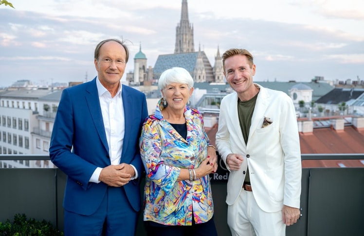 "John Harris"-Gründer Ernst Minar und Unternehmerin Maria Rauch-Kallat mit Gastgeber Josef Mantl (JMC) © LEADERSNET / G. Rizar