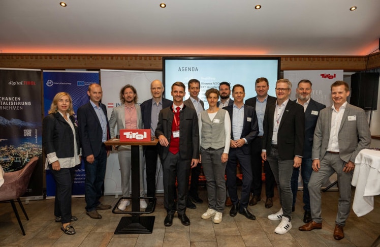 V.l.n.r.: Jasmina Schnobrich-Cakelja (Plattform Industrie 4.0 Österreich), Franz Sümecz (TU Wien), Roland Raucher und Michael Heiss (Siemens AG Österreich), Andreas Herbst (Standortagentur Tirol), Roland Sommer und Denise Branz (Plattform Industrie 4.0 Österreich), Aleksandar Stanojevic (voestalpine BÖHLER Aerospace), Maximilian Scherr (Arthur D. Little), Daniel Schuck (Andritz), Fritz Fahringer (Standortagentur Tirol), Erich Gatterer (Andritz) und Christian Schwab (Microsoft) beim „
"Industrie 4.0 Praxis-Frühstück“ 2024 in Alpbach © Standortagentur Tirol