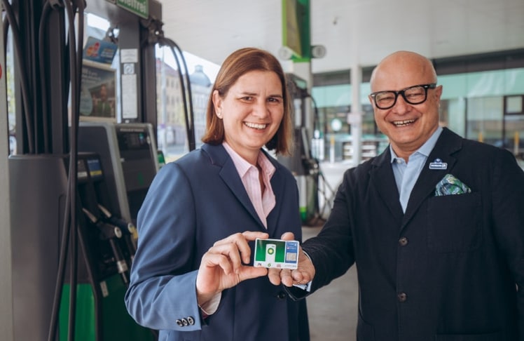 Birgit Sommer (Retail Managerin bp Österreich) und Walter Lukner (Geschäftsführer von Payback Österreich) © Mila Zytka