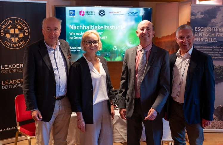 V.l.n.r.: Stephan Mayer-Heinisch, Präsident des Handelsverbandes, Ruth Moss, Head of Sustainability von Crif Austria, Robert Sobotka, GF Telemark Marketing und Paul Leitenmüller, CEO Opinion Leaders Network © LEADERSNET/A. Rieck