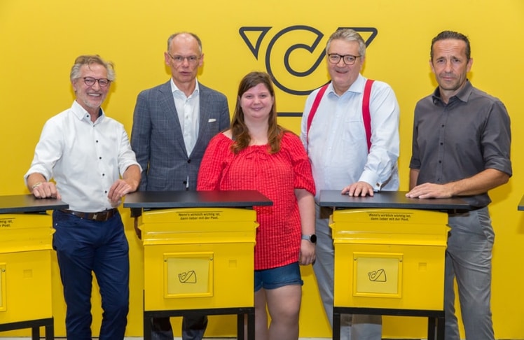 V.l.n.r.: Manfred Skoff (Geschäftsführer der Reintegra), Walter Oblin (designierter Generaldirektor und Vorstand für Brief & Finanzen bei der Österreichischen Post AG), Nicole (Teilnehmerin von Reintegra), Peter Hacker (Wiener Stadtrat für Soziales, Gesundheit und Sport) und Robert Nedeljkovic (Leitung Business Development Post Systemlogistik) bei der Vorstellung der Kooperation der Post Systemlogistik mit Reintegra. © LEADERSNET/ D. Mikkelsen