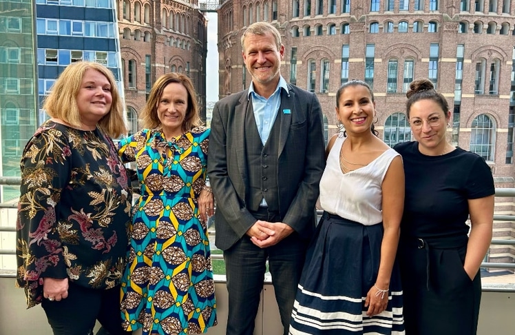 UNICEF meets Ketchum (v.l.n.r.): Veronika Graf (Leitung Individual Giving, UNICEF Österreich), Saskia Wallner (CEO, Ketchum), Christoph Jünger (Geschäftsführer, UNICEF Österreich), Manisha Joshi (Business Director, Ketchum) und Ina Lins (Head of Creative, Ketchum) © Ketchum GmbH