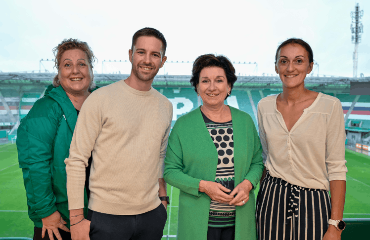 V.l.n.r. Tanja Marta Cellnigg (Stv. Landesvorsitzende Frau in der Wirtschaft Wien), Alexander Holzer (Leitung Marketing SK Rapid Wien), Margarete Kriz-Zwittkovits (Landesvorsitzende Frau in der Wirtschaft Wien) und Katja Gürtler (Cheftrainerin SK Rapid Damen) © LEADERSNET/ VALneu