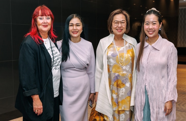 V.l.n.r.: Zigi Mueller-Matyas (Mitveranstalterin Vienna Fashion Week), Minister Counsellor Frau Chompoonut Chompookam , Botschafterin des Königreichs Thailand, H.E. Frau Vilawan Mangklatanakul und Peach Wichcha Soponpattana (Gongdid Design Gründerin) © LEADERSNET/ A. Felten