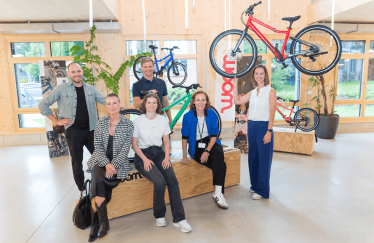 V.l.n.r.: Matthias Leite-Gürtner (Produktdesigner woom), Victoria Karunarathna (woom Ambrassador), Natalie Janetzko (Market researcher), Paul Fattinger (CEO woom), Belinda Ableitinger (PR woom) und Nicole Lunzer (Marketingleiterin woom) © LEADERSNET / D. Mikkelsen
