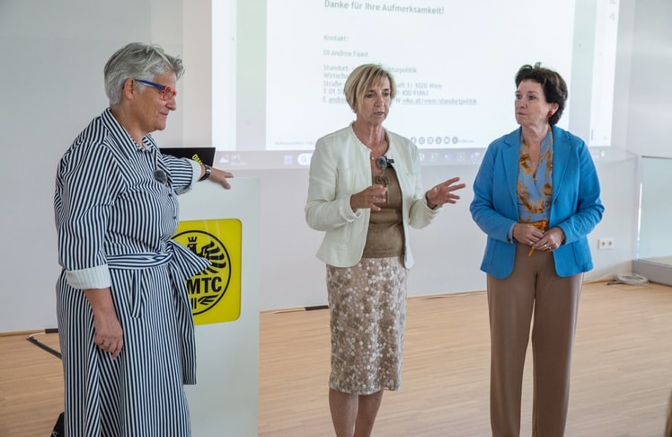 V.l.n.r.: Marcella Kral (Senior Sales Managerin ÖAMTC), Andrea Faast (Leiterin Standort- & Infrastrukturpolitik WKW) und Margarete Kriz-Zwittkovits (Landesvorsitzende FiW Wien & Vizepräsidentin WKW) © LEADERSNET/ D. Mikkelsen