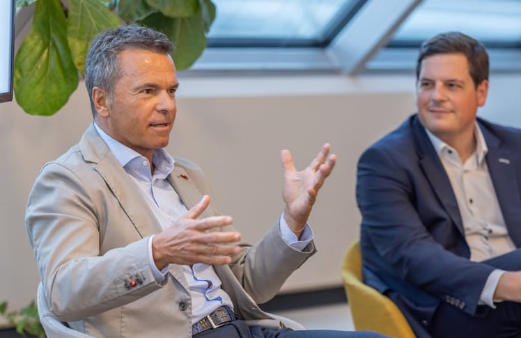 Gastgeber Erich Steinreiber (links) und Keynote-Speaker Thomas Ball © LEADERSNET/S. Oblak