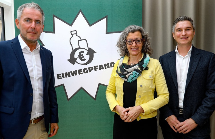 V.l.n.r.: Reinhard Kerschner, Geschäftsführer Ökopoint GmbH und Kerschner Umweltservice und Logistik GmbH, Monika Fiala, Geschäftsführung EWP Recycling Pfand Österreich gGmbH und Simon Parth, Geschäftsführung EWP Recycling Pfand Österreich gGmbH © LEADERSNET/G. Langegger