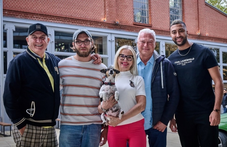 V.l.n.r.: Global Family Gründer Karl Polaska-Auer, Gleis//Garten-CEO Anton Borkmann, Charity Lady Krystyna Polaska-Auer, Toni Polster und Restaurant Nachbar Karim El-Kalfy vom Cavallo Nero © Alexander Haiden