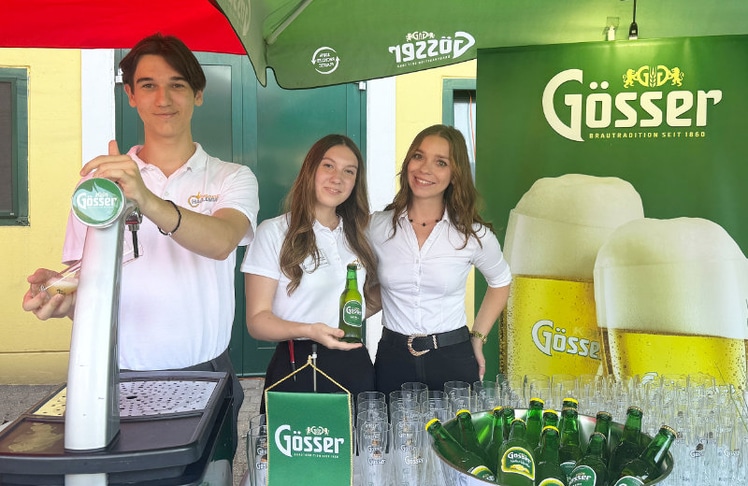 Die Top-Lehrlinge übten bereits beim Gösser Bierstand das perfekte Zapfen. © Amuse Bouche