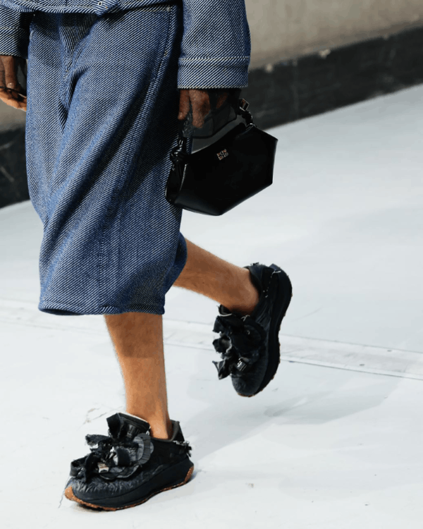 Ganni. Arbeitet mit Eco-Material-Innovationen © Ganni