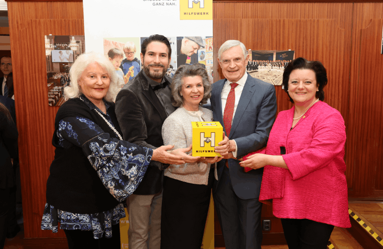 V.l.n.r.: Marika Lichter (österreichische Sängerin und Schauspielerin), Kammersänger Clemens Unterreiner, Christine Zach (Annemarie-Imhof-Komitee), Thomas Schäfer-Elmayer (Leiter Tanzschule Elmayer) und Sabine Geringer (Geschäftsführerin Wiener Hilfswerk)